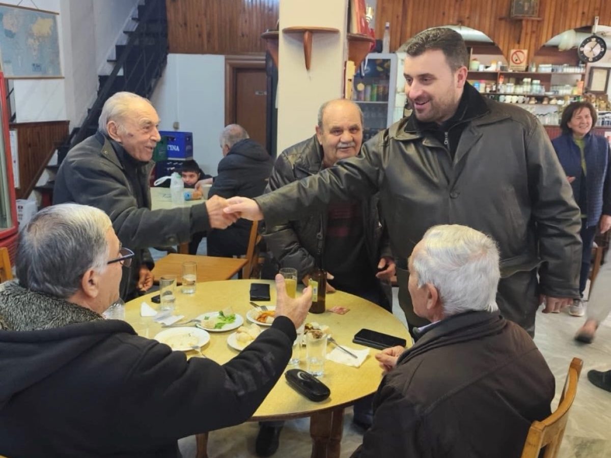 Την τελευταία βόλτα για το 2025 έκανε στην αγορά της Καλαμπάκας ο Δήμαρχος κ. Αβραμόπουλος