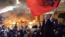 tirana-flegete-i-politiki-skini-2