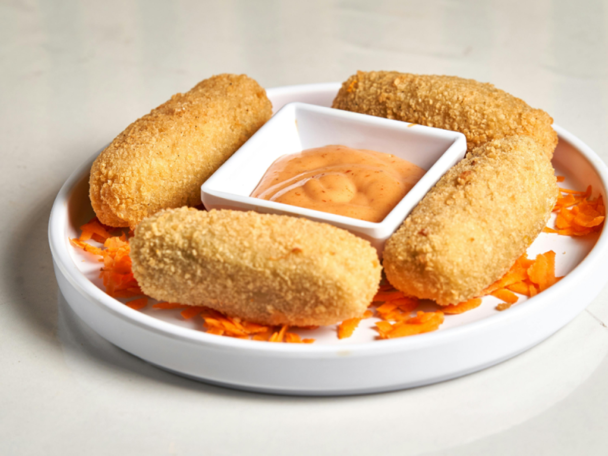 Τυροκροκέτες με κίτρινα τυριά και τέσσερα μόνο υλικά – Απόλαυση σε κάθε μπουκιά!