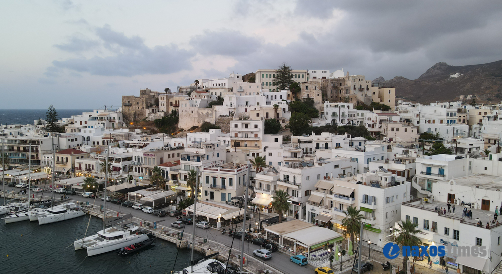 to-chimona-i-naxos-ine