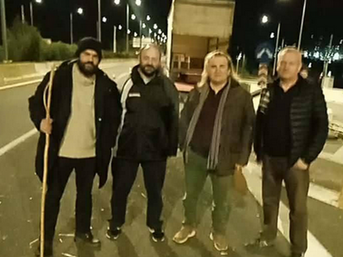 Το Δ.Σ. Εκπαιδευτικών Π.Ε. Πάτρας επισκέφθηκε το μπλόκο των αγροτών στην Εγλυκάδα