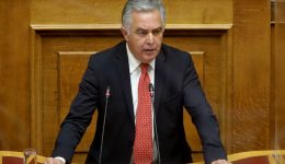 to-ipourgio-tourismou-apanta-ston