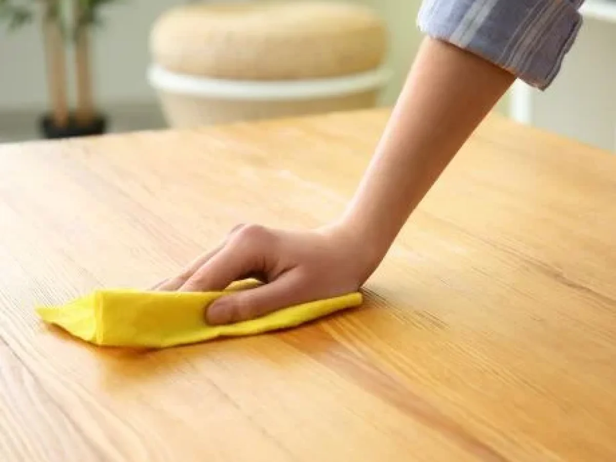 Το Καθάρισμα που Κάνει το Σπίτι να Δείχνει Καθαρό (Ακόμα κι Όταν Δεν Είναι)