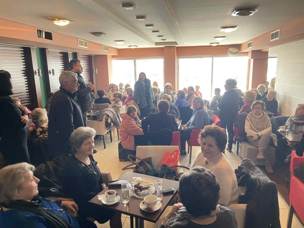 Το ΚΑΠΗ της Κοινότητας Τυρνάβου έκοψε σήμερα την πρωτοχρονιάτικη πίτα του