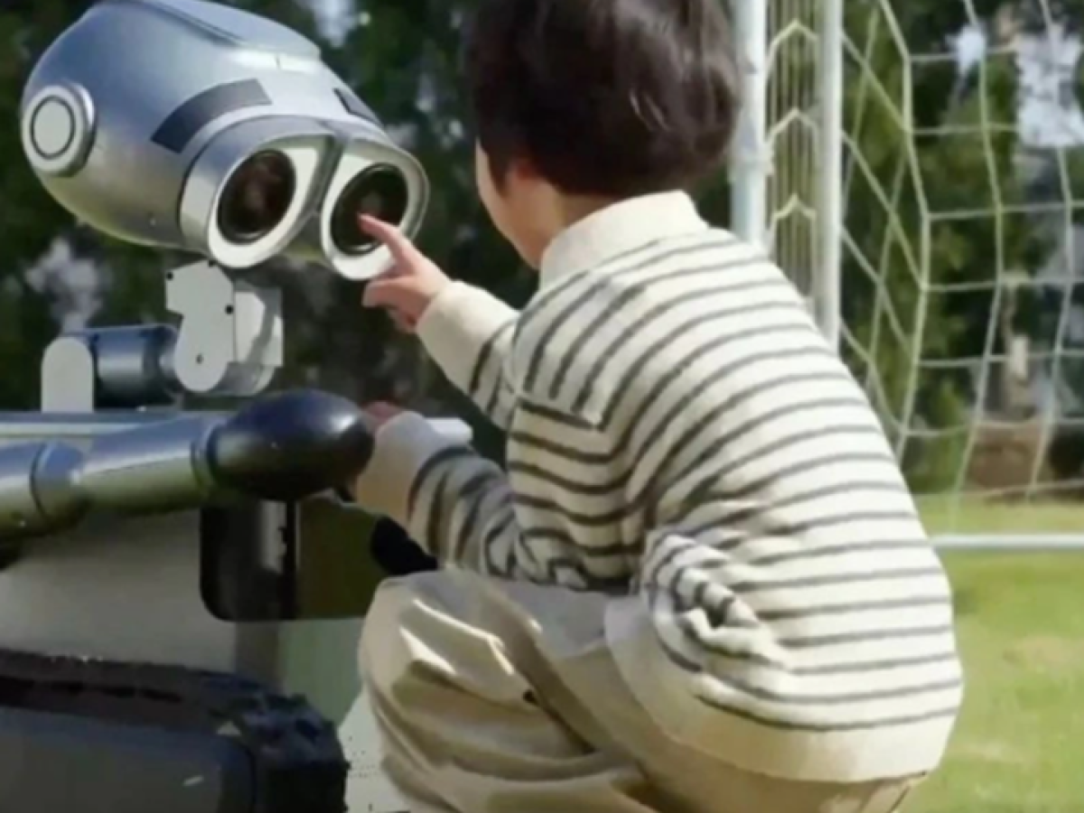 Το ρομπότ WALL-E της Pixar έγινε πραγματικότητα και κυκλοφορεί στην αγορά