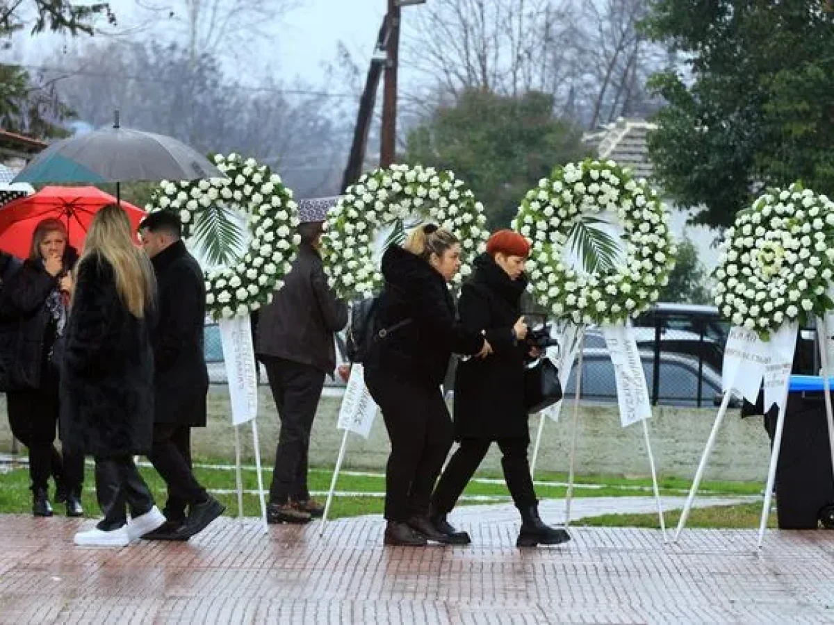 Το τελευταίο αντίο στις αδικοχαμένες εργάτριες – 11 παιδιά ορφανά και αμέτρητα «γιατί»