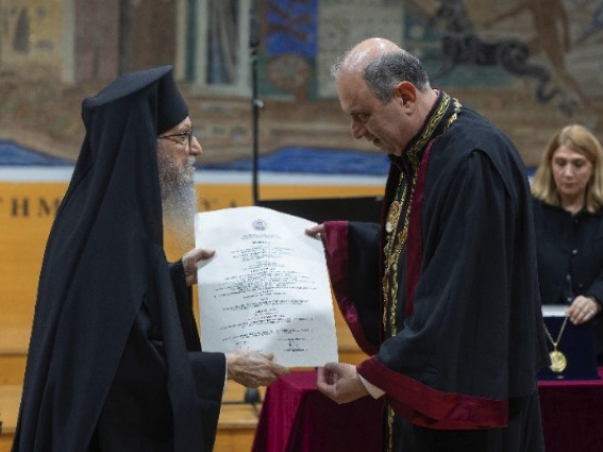 Το ΑΠΘ τίμησε τον Σεβασμιότατο Αρχιεπίσκοπο πρ. Αμερικής κ. Δημήτριο με το έμβλημα «Άγιος Δημήτριος»