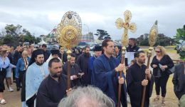 ton-foton-provlepete-kosmosirroi-stin