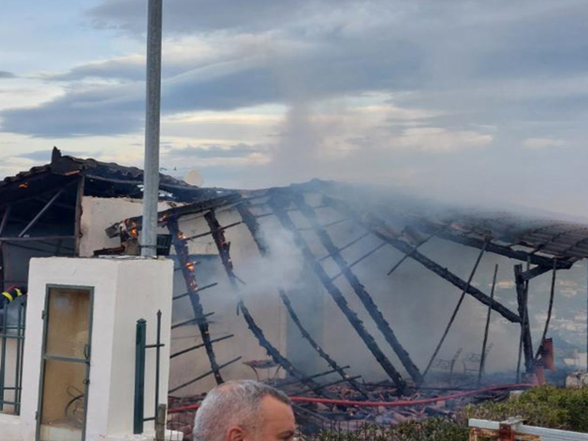 Τραγωδία στη Ραφήνα: Ένας νεκρός από τη φωτιά στη μονοκατοικία