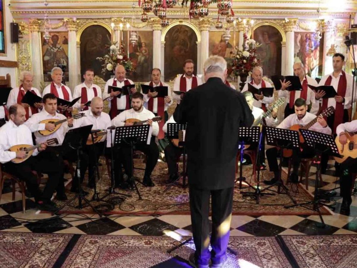 Τραγουδιστάδες τση Ζάκυθος: Ζωντανεύουν τα πρωτοχρονιάτικα κάλαντα του Πιέρρου Πανταζή (Βίντεο)