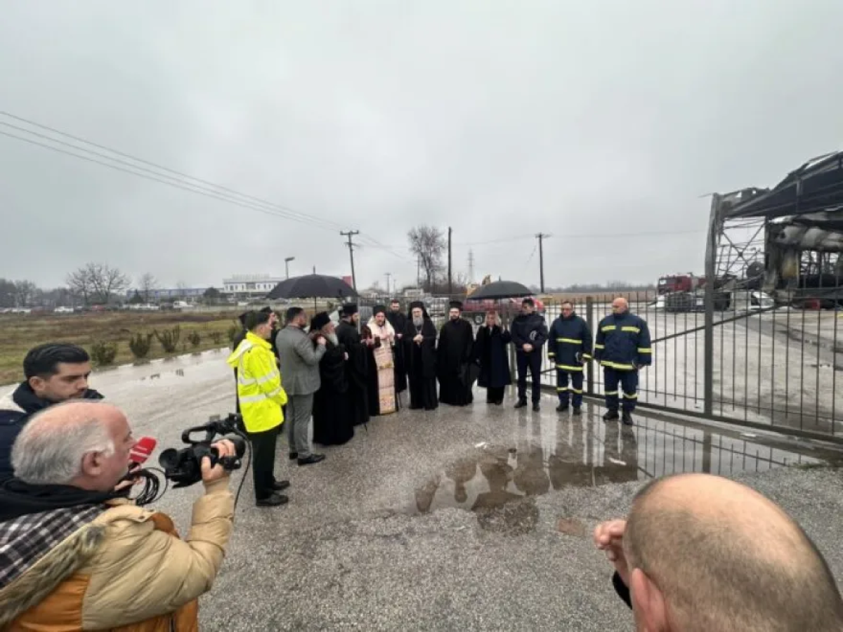 Τρισάγιο στον εργοστάσιο