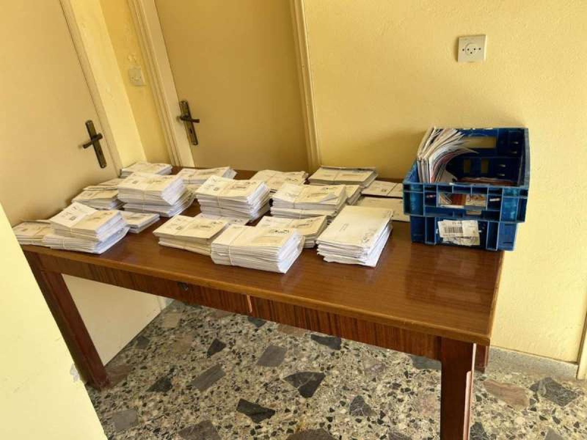 Τριτοκοσμικά ΕΛΤΑ στην Κρήτη! Αναζητούν την αλληλογραφία τους σε καφενεία και βενζινάδικα!