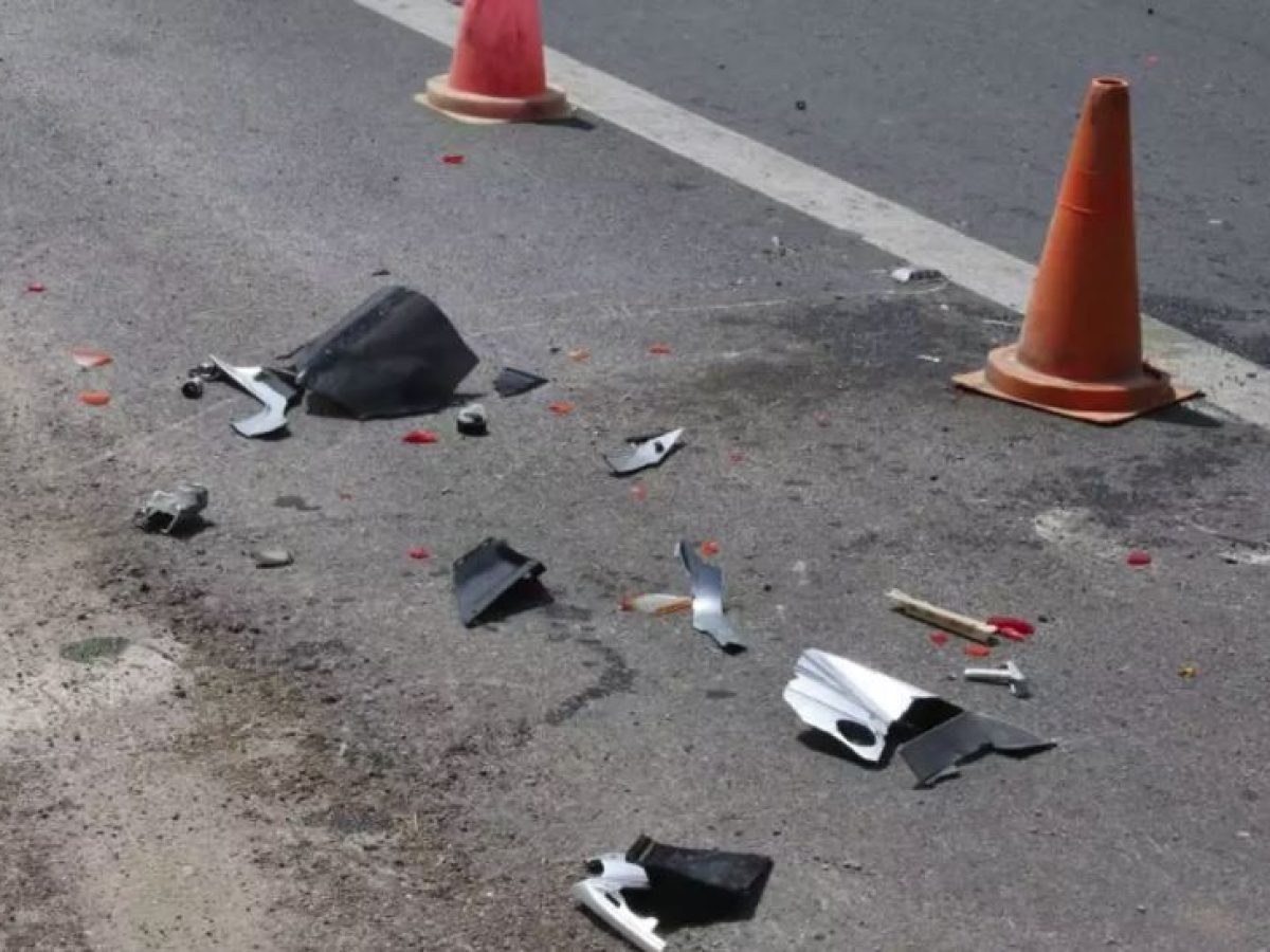 Τροχαίο ατύχημα στον Άγιο Ανδρέα, ΙΧ καρφώθηκε σε κολώνα