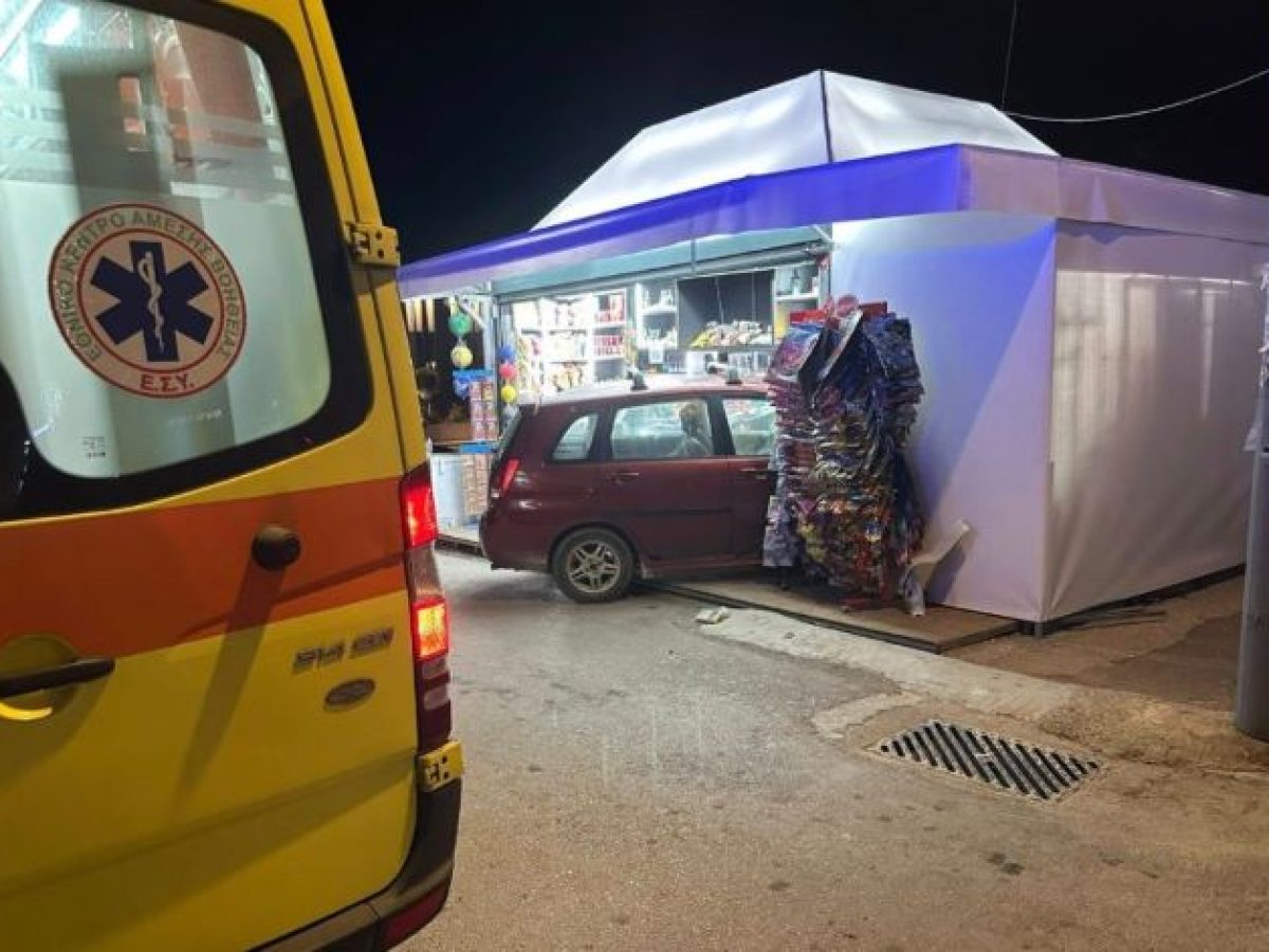 Τροχαίο σοκ στην Αρτέμιδα: Αυτοκίνητο καρφώθηκε σε περίπτερο (εικόνες) – rpn