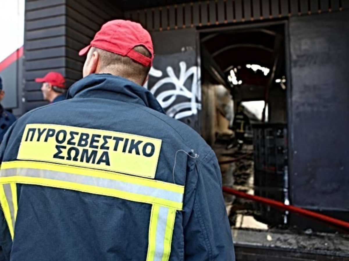 Τροχαίο στο Κέντρο Υγείας Νέας Μάκρης με ανατροπή αυτοκινήτου