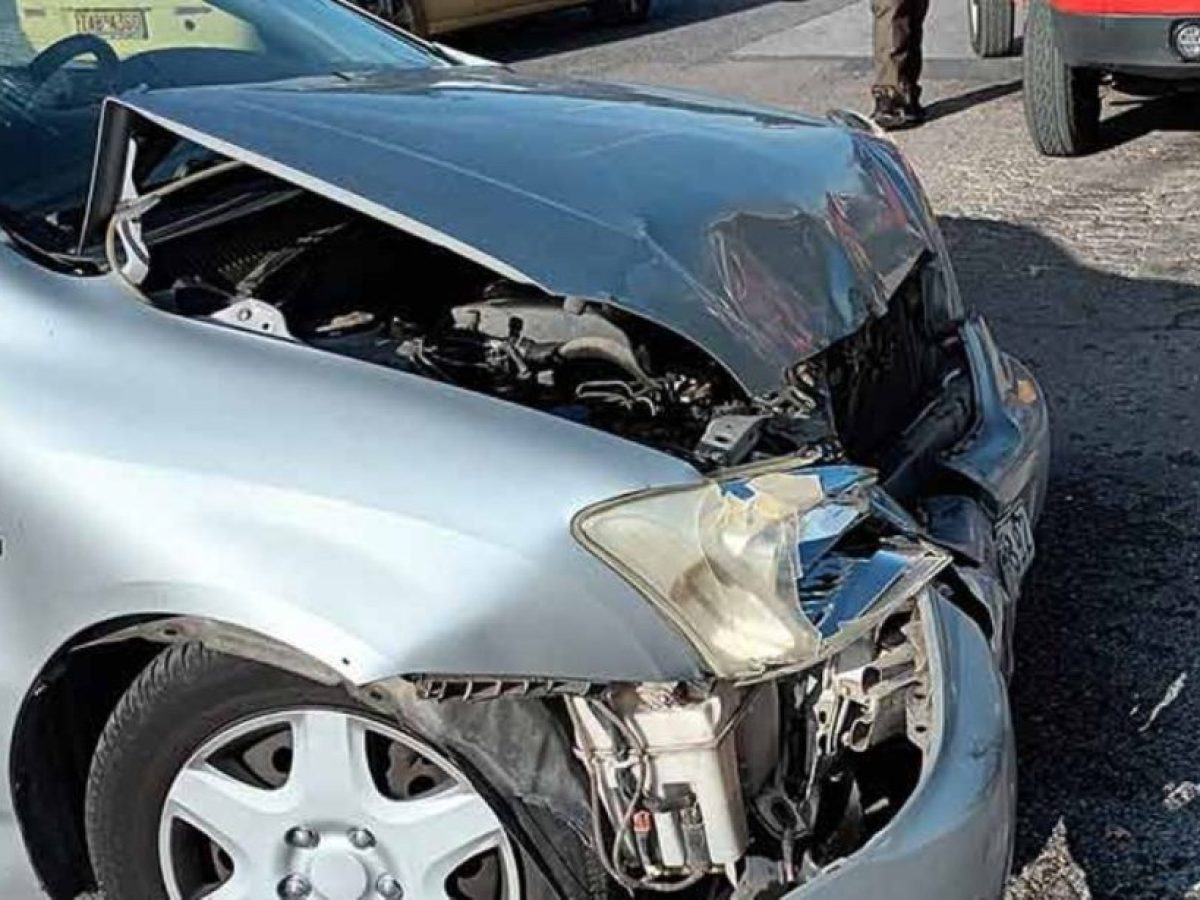 Τροχαίο στον Αμπελώνα: Έχασε τον έλεγχο οδηγός – Στο Πανεπιστημιακό Νοσοκομείο ένας τραυματίας