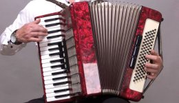 trogontas-ke-tragoudontas-me-tous