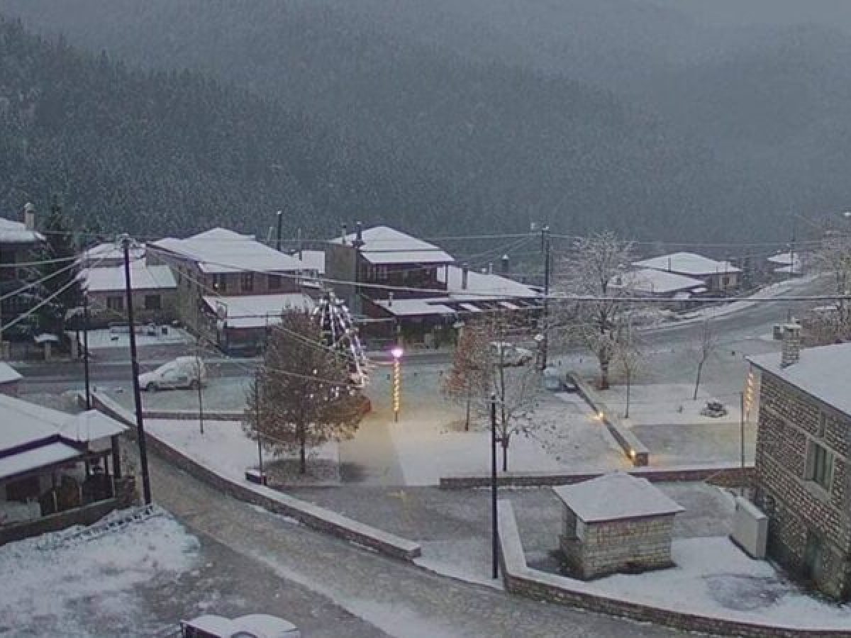 Τσουχτερό κρύο, βροχές και χιονοπτώσεις