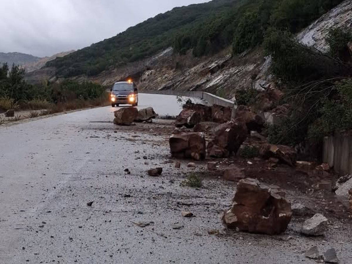 Τζουμέρκα: Καταπτώσεις βράχων, προβλήματα σε δρόμους και ηλεκτροδότηση