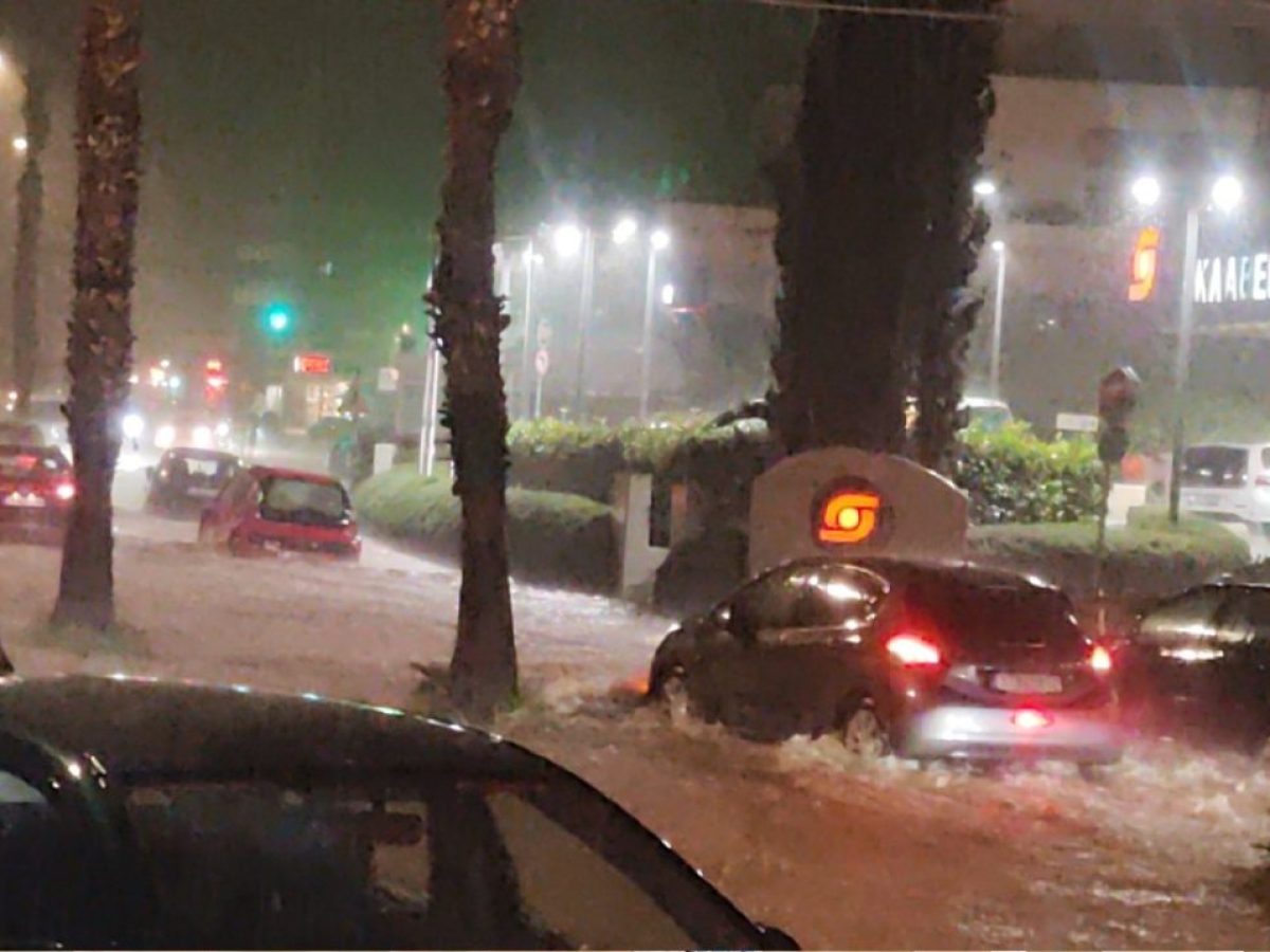 Βάρκιζα: Η παραλιακή μετατράπηκε σε ποτάμι