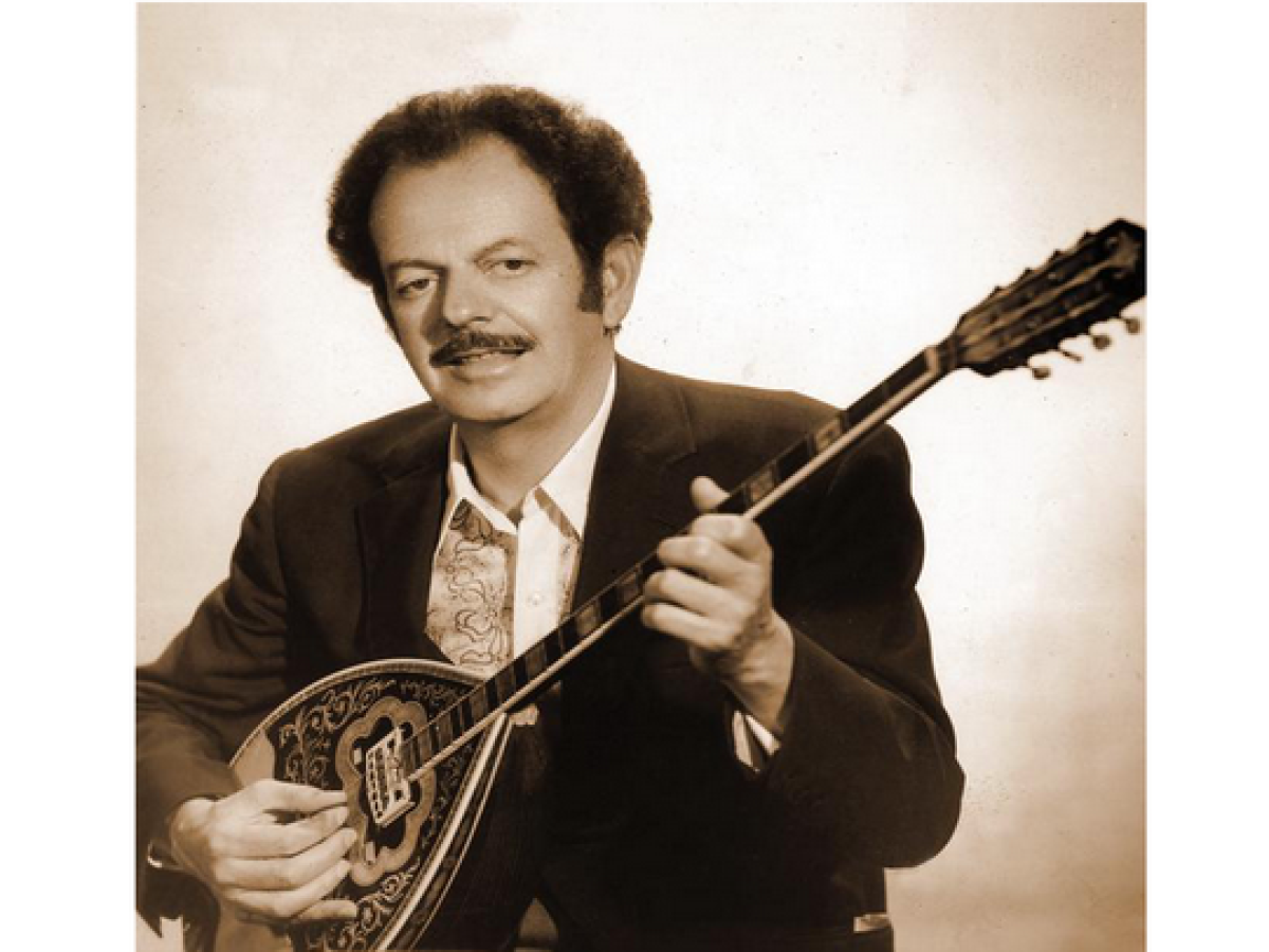 Βασίλης Τσιτσάνης – Συνθέτης, στιχουργός, δεξιοτέχνης του μπουζουκιού και τραγουδιστής