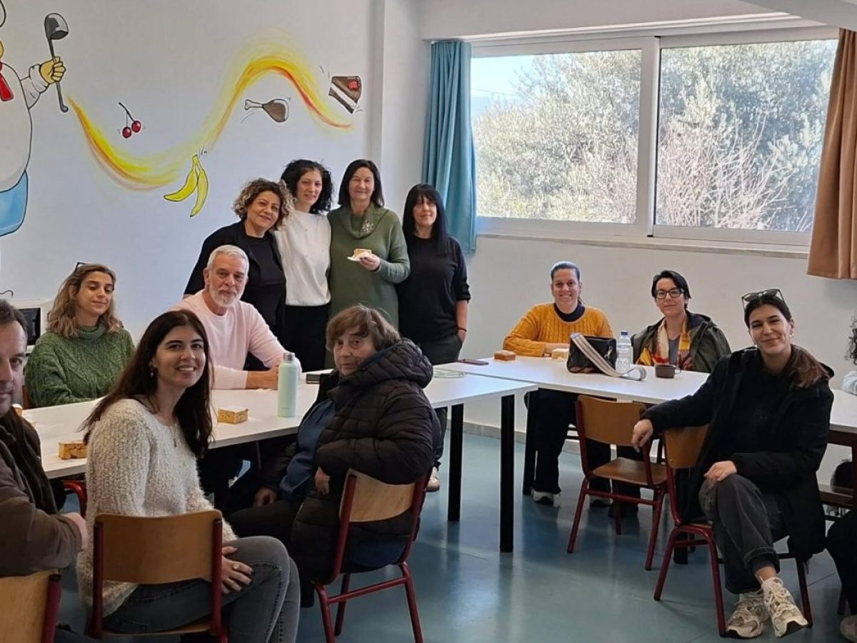 Βασιλόπιτες έκοψαν το Δημοτικό Σχολείο και τα Νηπιαγωγεία Ισθμίας (ΦΩΤΟ)