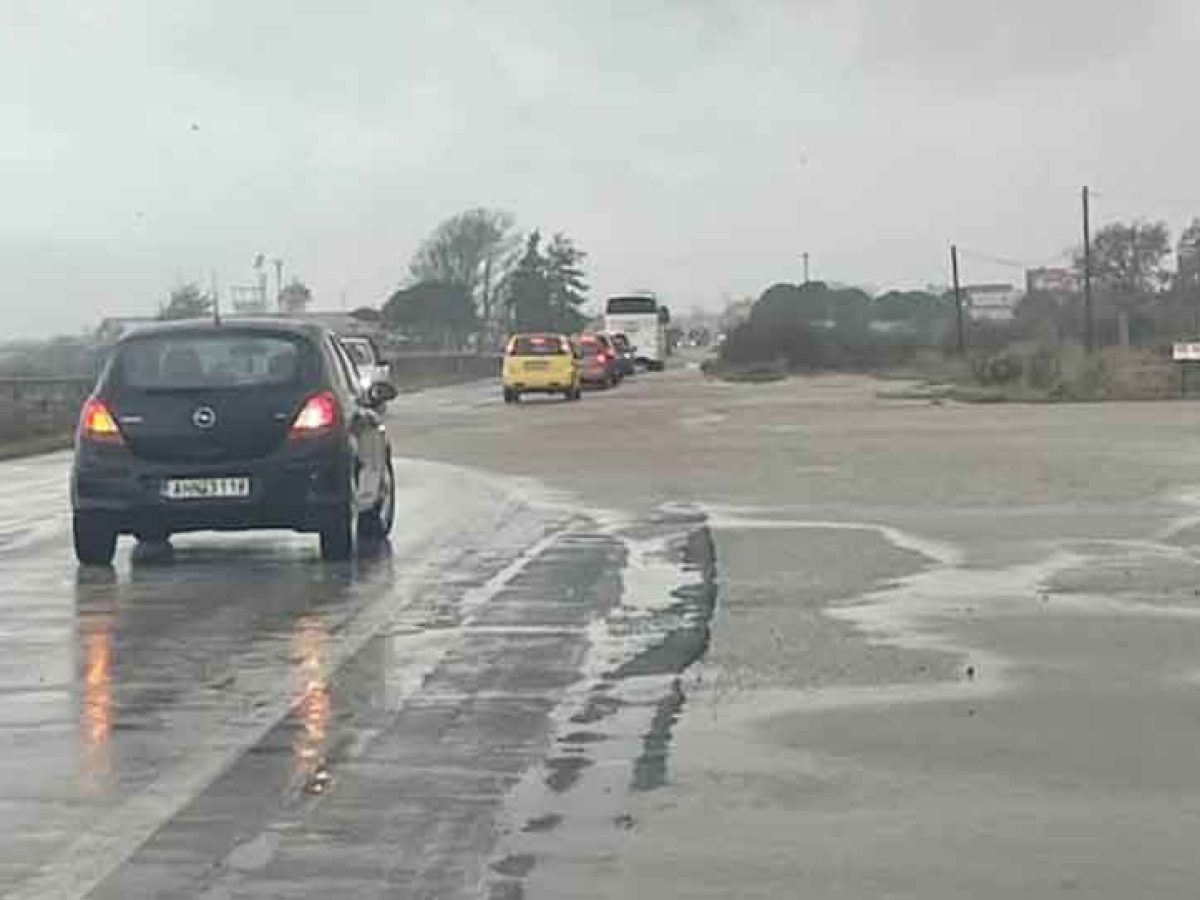 ( video) Πριν λίγο: Κλειστός ο δρόμος κοντά στο αεροδρόμιο Αλεξανδρούπολης λόγω πλημμυρικών φαινομένων – Πλημμύρισε ο αεροδιάδρομος του “Δημόκριτος”