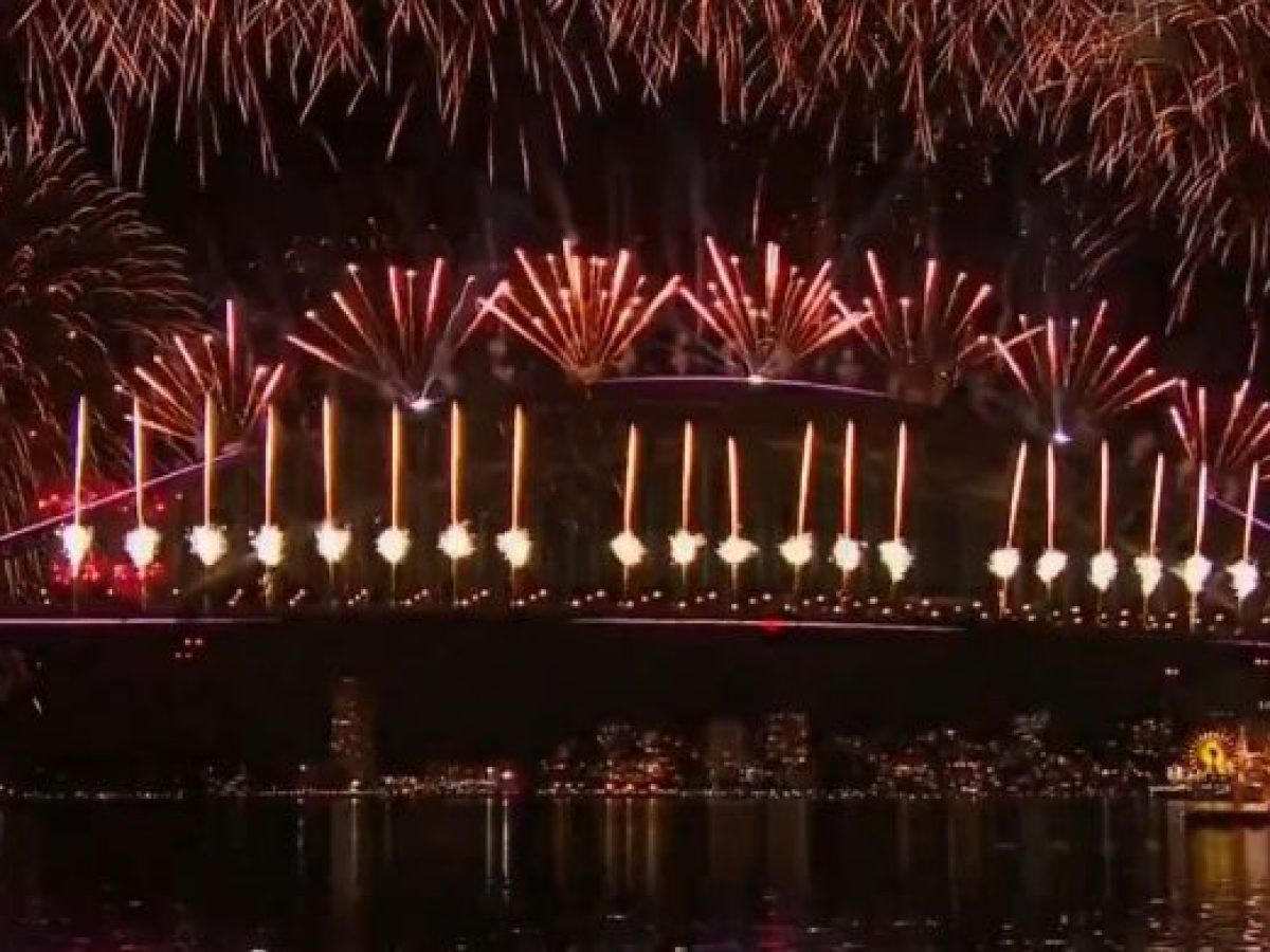 ΒΙΝΤΕΟ: Η πρώτη νύχτα του 2026 έγινε… μέρα σε Αυστραλία και Νέα Ζηλανδία