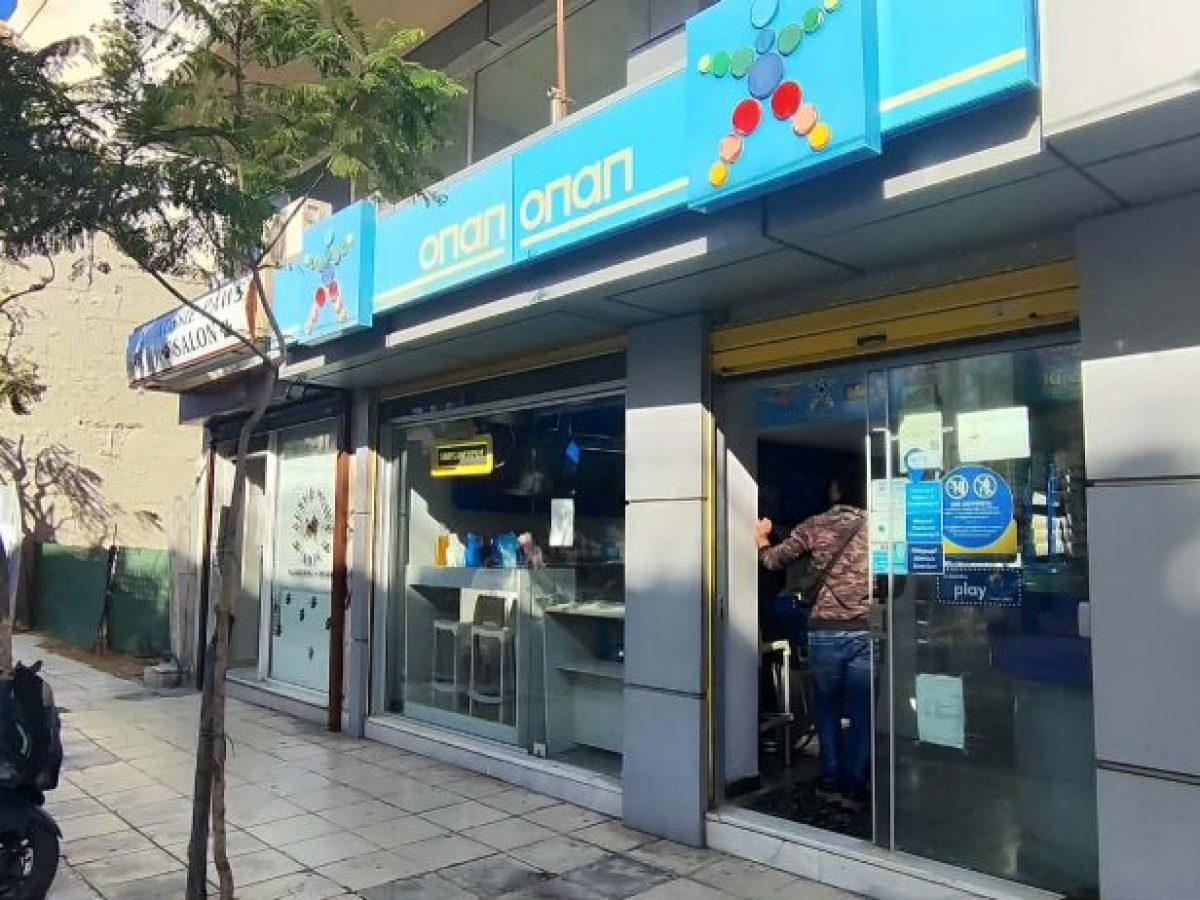 ΒΙΝΤΕΟ κ’ ΦΩΤΟ | Διάρρηξη σε πρακτορείο του ΟΠΑΠ στα Χανιά