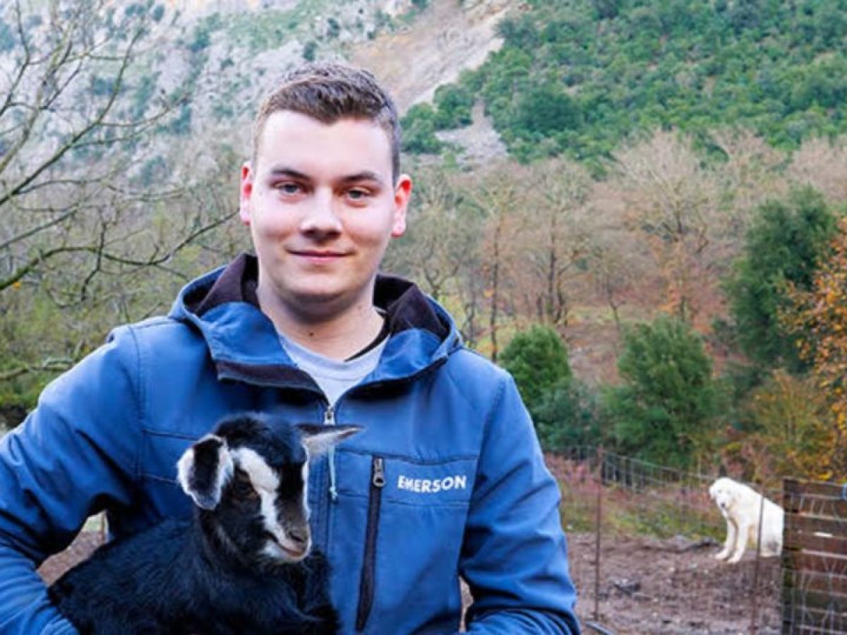 Βίντεο: Με τον 18χρονο Κωνσταντίνο στη στάνη του στον Ορεινό Βάλτο Αιτωλοακαρνανίας