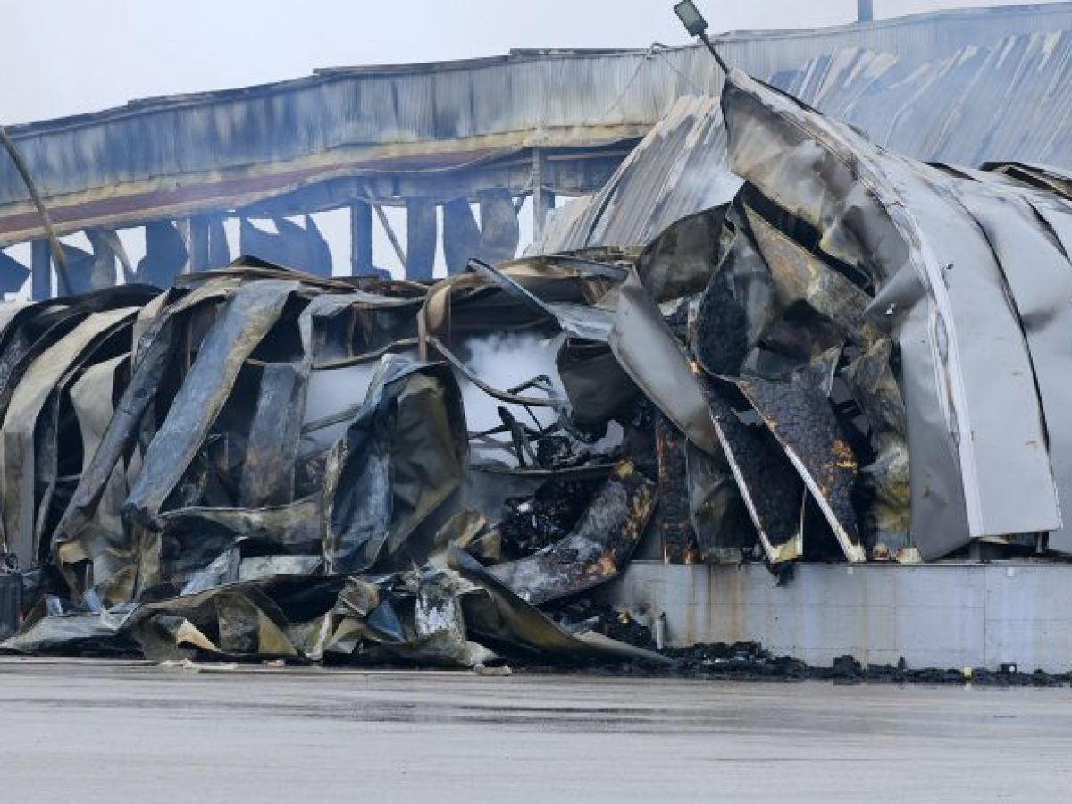 «Βιολάντα»: Προειδοποίηση της Περιφέρειας για τις δεξαμενές προπανίου από το 2020. Αυθαίρετο το υπόγειο του εργοστασίου