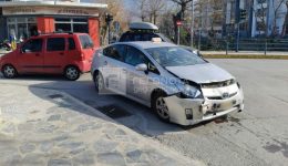 volos-taxi-sigkroustime-me-aftokinito