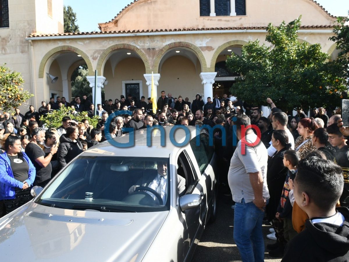 Βουβός θρήνος στο τελευταίο αντίο του 30χρονου Κώστα Μπασιλάρη-ΦΩΤΟ ΚΑΙ ΒΙΝΤΕΟ