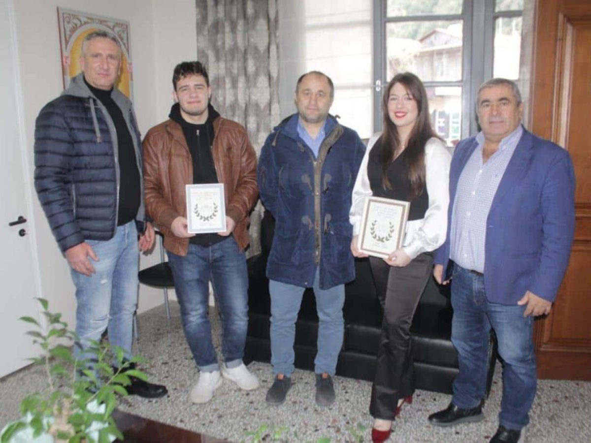 Βράβευση δύο αθλητών από τον Δήμαρχο Πύλης