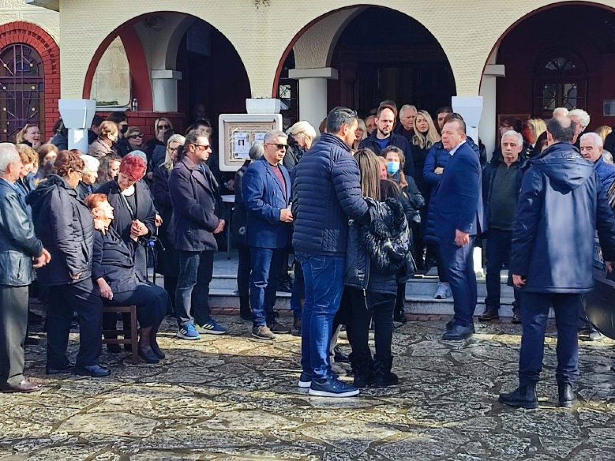 Ξέσπασε η μητέρα της Έλενας Κατσαρού στη κηδεία της: Τους τα έλεγα, γιατί μου πήραν το παιδί μου