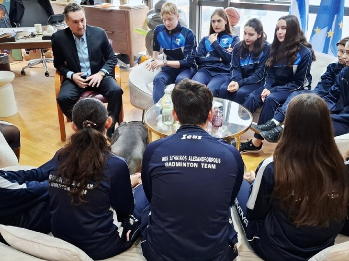 Ζαμπούκης: Υποδέχθηκε τους αθλητές του Εθνικού Αλεξανδρούπολης που κατέκτησαν μετάλλια στο Badminton