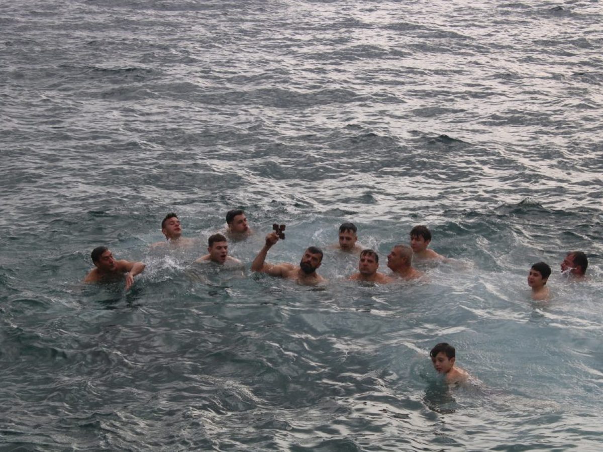 Άγιοι Θεόδωροι: Με λαμπρότητα και πλήθος κόσμου εορτάστηκαν τα Θεοφάνια