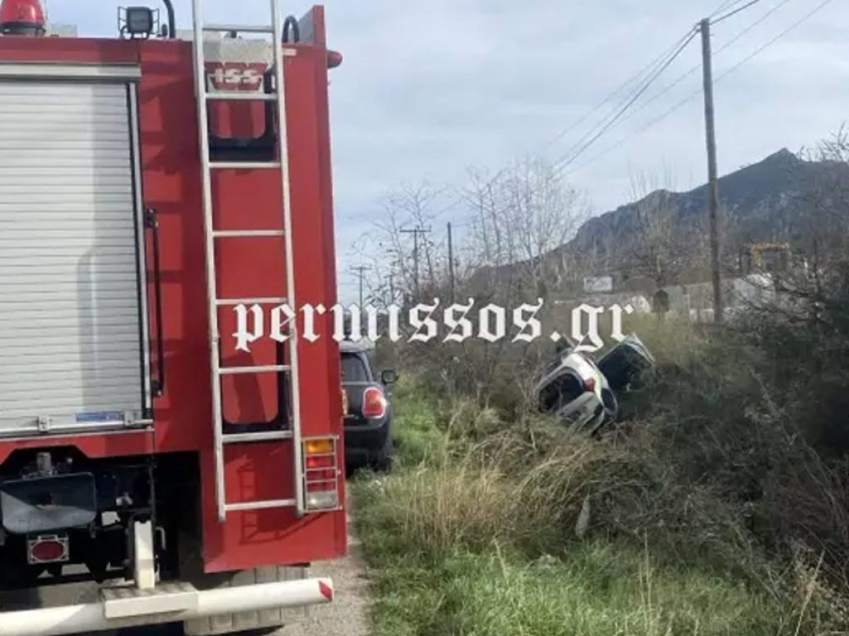 «Άγιο» είχαν 4 επιβάτες στη Βοιωτία: Η στιγμή που το ΙΧ «βούτηξε» σε χαντάκι στη Θηβών-Λιβαδειάς