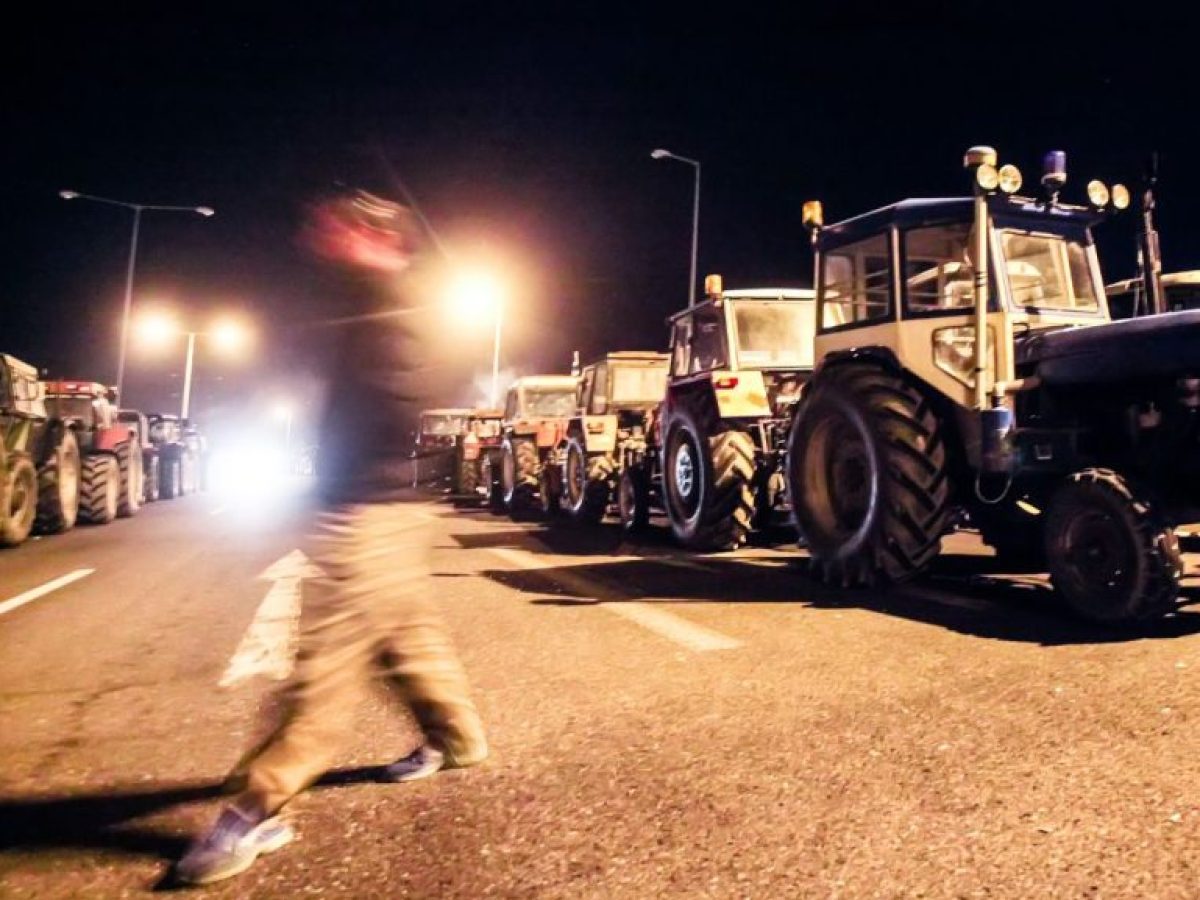 Άνοιξε ο δρόμος στον κόμβο Κουβαρά – Αποχώρησαν οι αγρότες