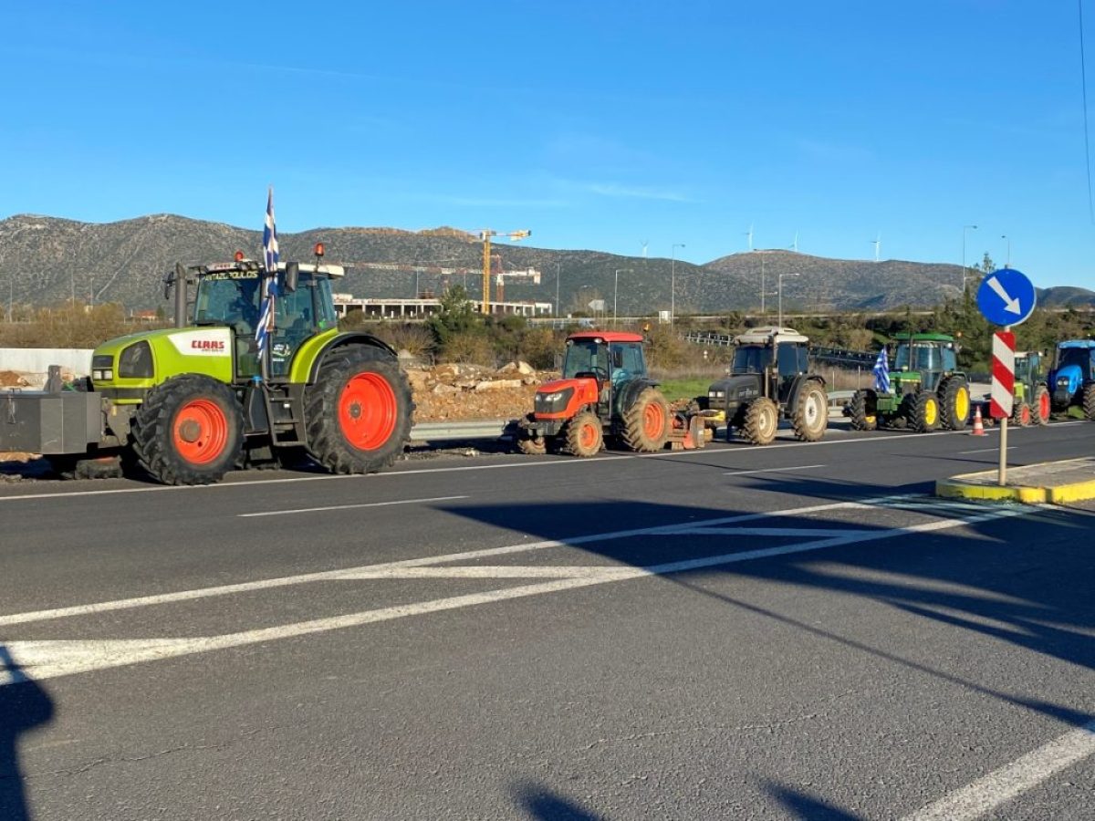 Άργος: Συγκέντρωση τρακτέρ στο μπλόκο Μαλαχιά – “Λύση στα προβλήματα” ζητούν οι αγρότες