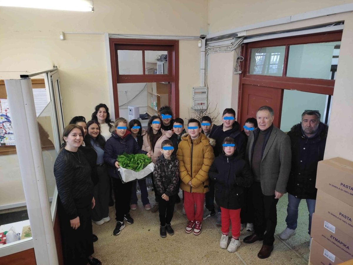 Αχαΐα: Προσφορά μαθητών στο κοινωνικό παντοπωλείο του Δήμου Ερυμάνθου