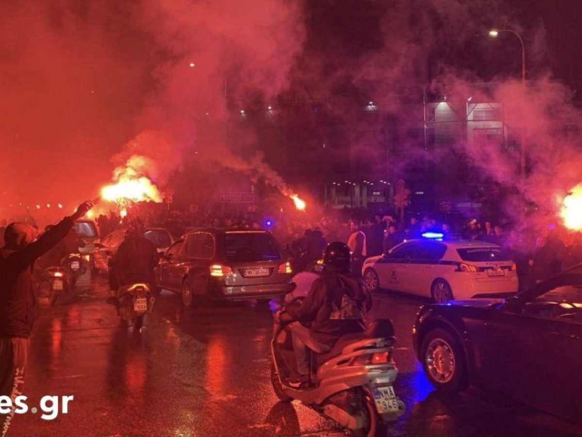 “Αδέλφια ζείτε εσείς μας οδηγείτε”: Ανατριχίλα για τα επτά “αετόπουλα” στο γήπεδο της Τούμπας (ΒΙΝΤΕΟ)