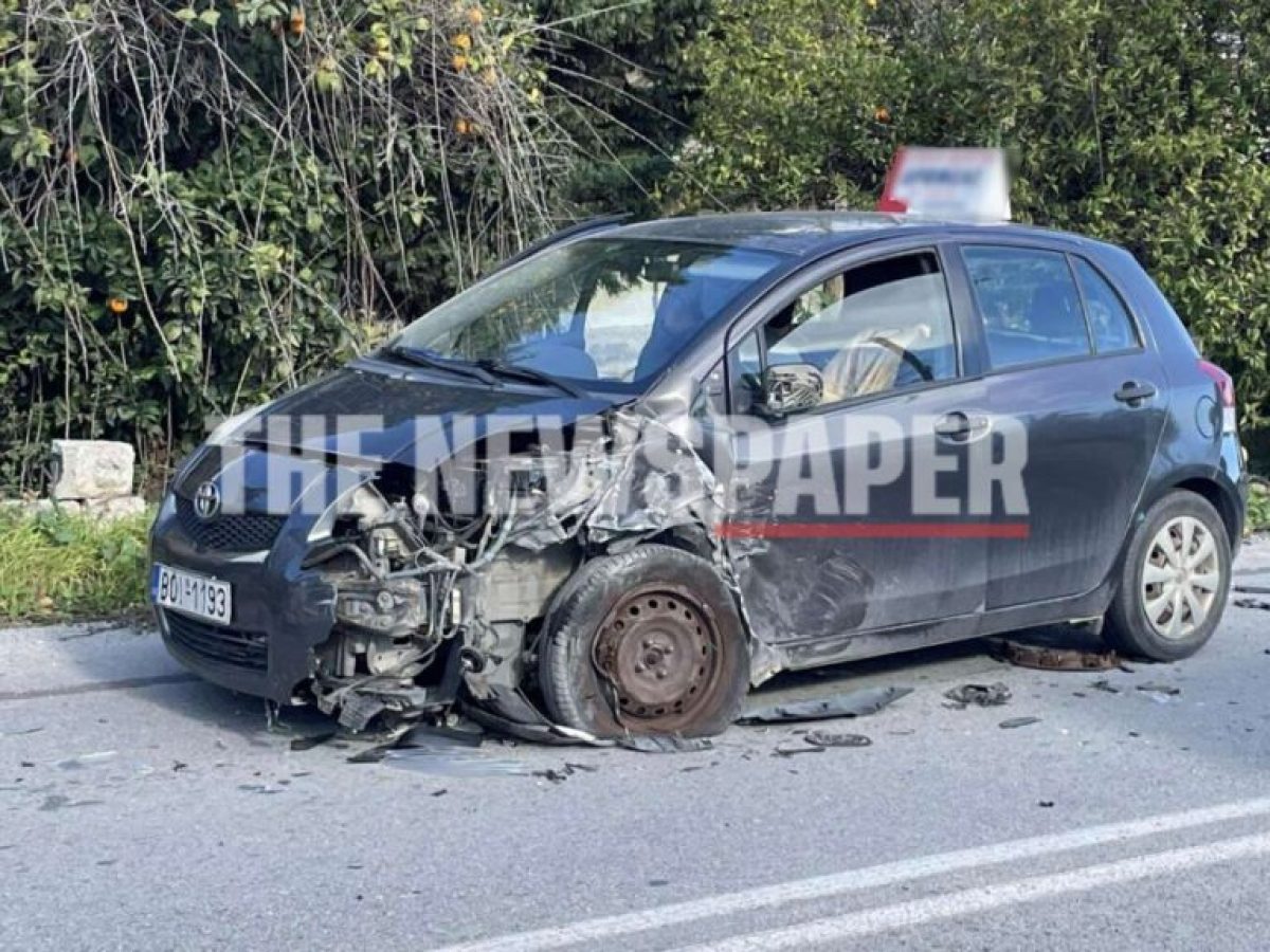 Αδιανόητο τροχαίο: Νεαρός συγκρούστηκε με αυτοκίνητο σχολής οδήγησης (φωτογραφίες)