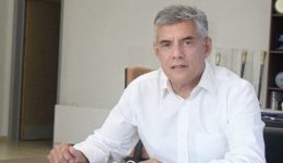 Αgorastos-gia-atmosferiki-ripansi-paraplanisi