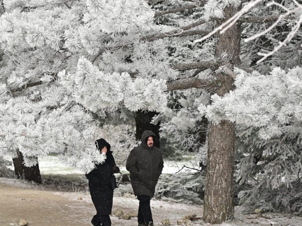 «Αγριεύει» ο καιρός: Ψύχος, χιόνια και θυελλώδεις άνεμοι έως 8 μποφόρ