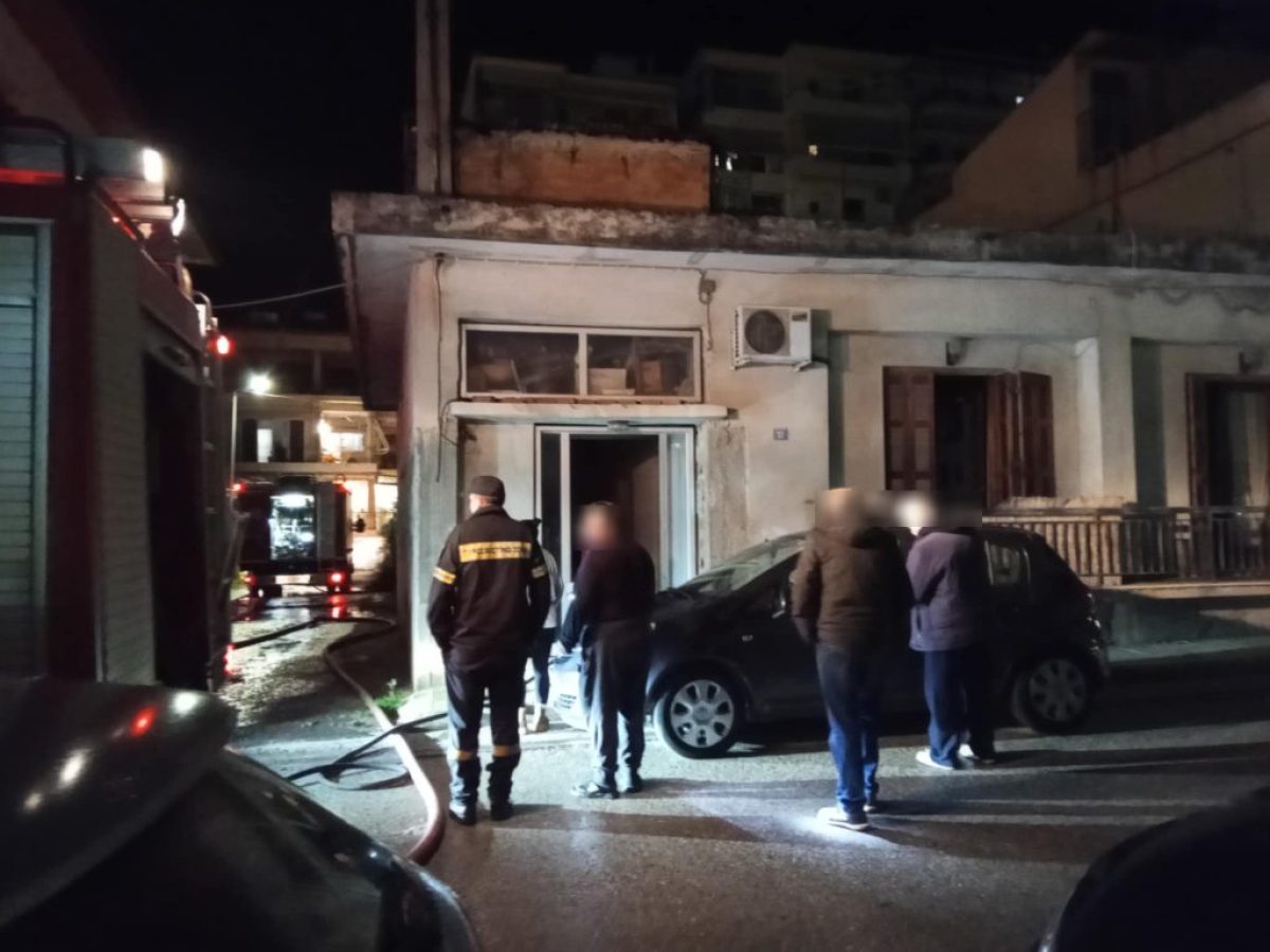 Αγρίνιο: Φωτιά σε σπίτι στην οδό Δημοσθένους (φωτο)
