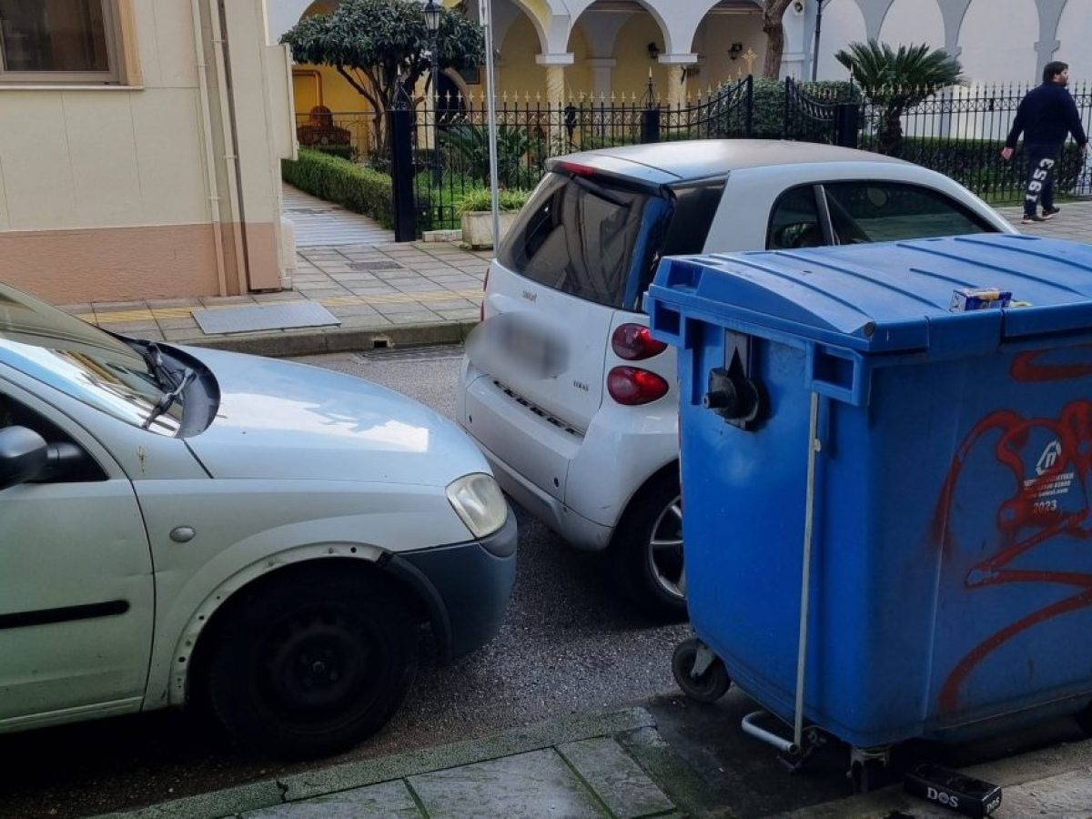 Αγρίνιο: Όταν κάποιοι παρκάρουν -παρανόμως- όπου βρουν – «Αυτό γίνεται κάθε μέρα»