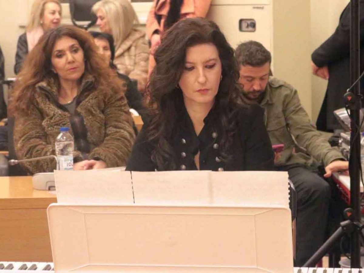 Αγρίνιο: Παρουσιάστηκε το βιβλίο της Πόπης Ντόβα Μπαζάκα «Ακτινογραφώντας τον σύγχρονο κόσμο» (φωτο)