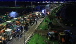 Αgrotes-xana-sto-bloko-pirgou