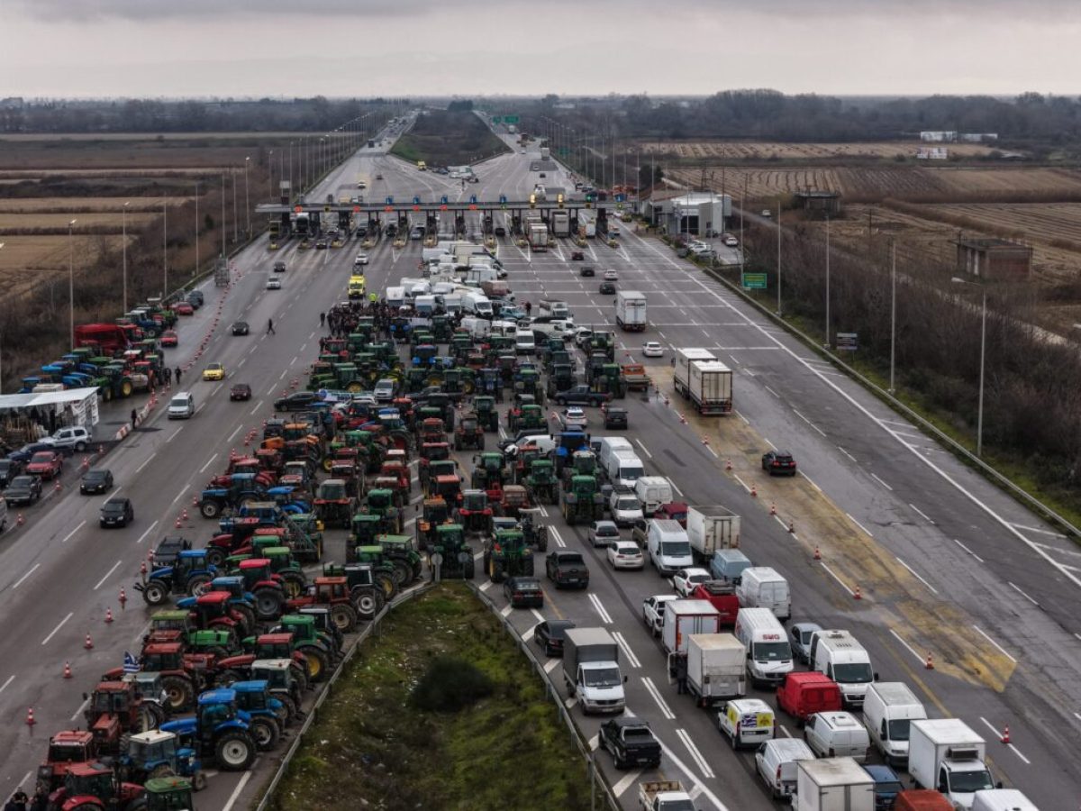 Αγροτικές κινητοποιήσεις: 48ωρος αποκλεισμός εθνικών οδών και παρακαμπτηρίων – Εισαγγελική παρέμβαση και διάλογος υπό όρους